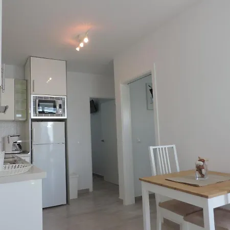 Gracioseros 211 - 2 Beds - 1st Floor - Air-con - Uk Tv - Wi-fi Appartement